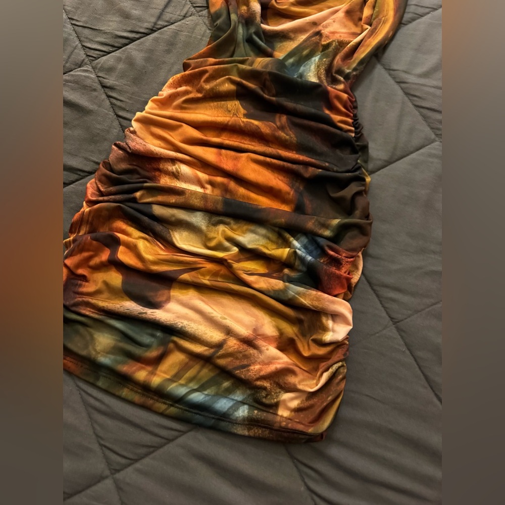 Windsor Vibrant Backless Dress - Picture 5 of 11